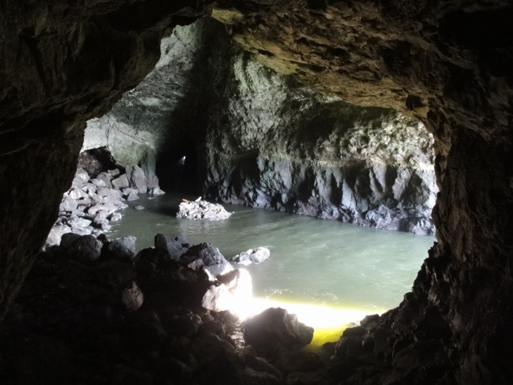 120729_OR_13_SeaLionCavesInside_small