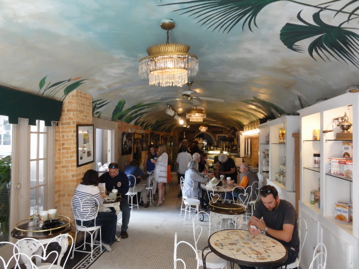 140330_LA_19_CafeBeignetInterior_small