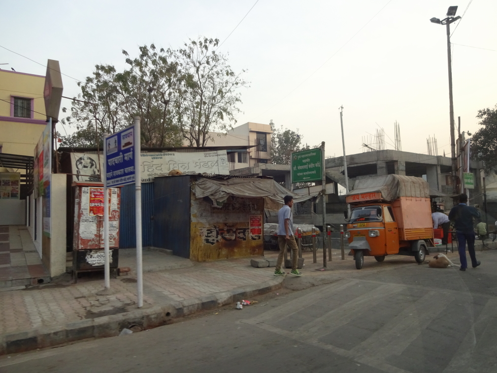 Early morning street scene in Pune