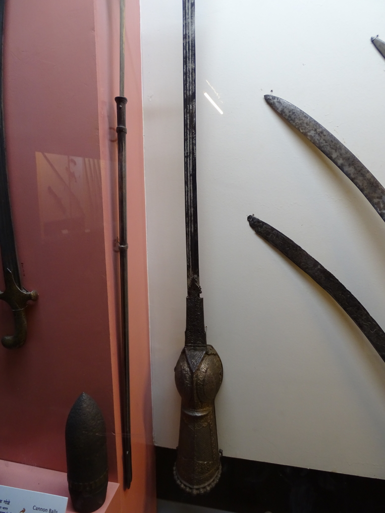 Protective gauntlet and blade