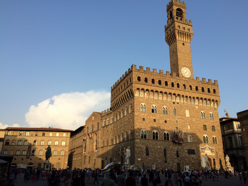 Wide shot of the Palazzo Vecchio