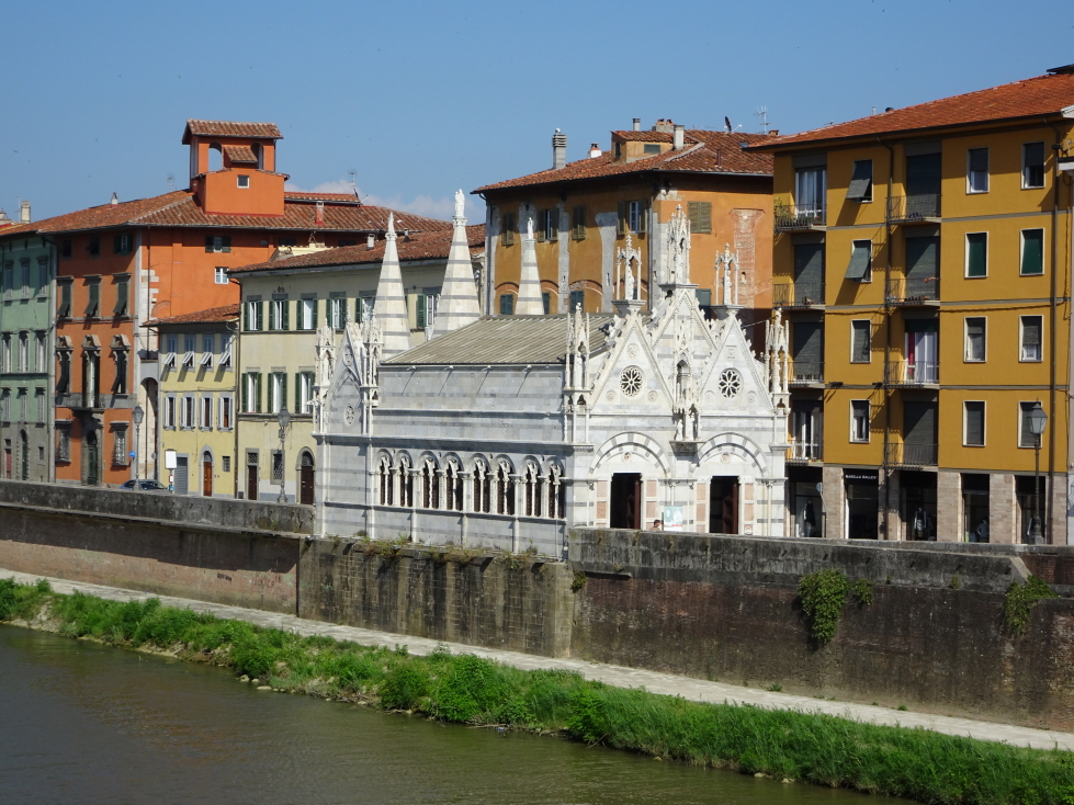 Santa Maria della Spina, a tiny church on the bank of the Arno