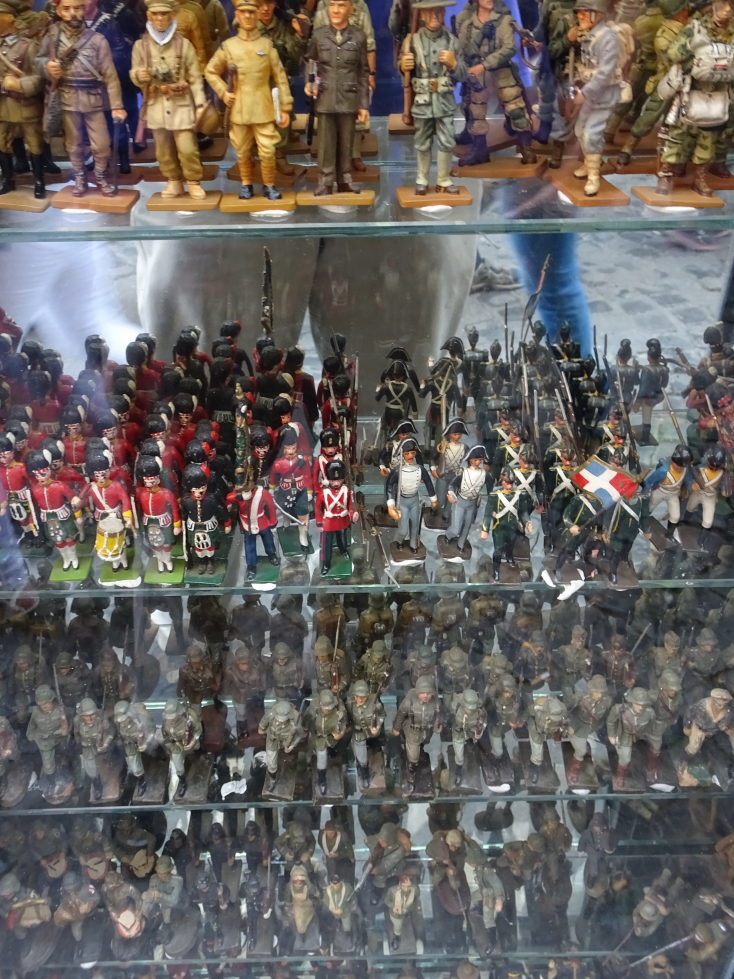 Window display of many amazing toy soldiers