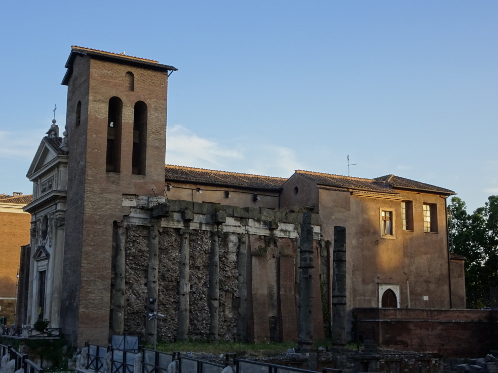 San Nicola in Carcere, a church incorporating Roman ruins (including a prison!)