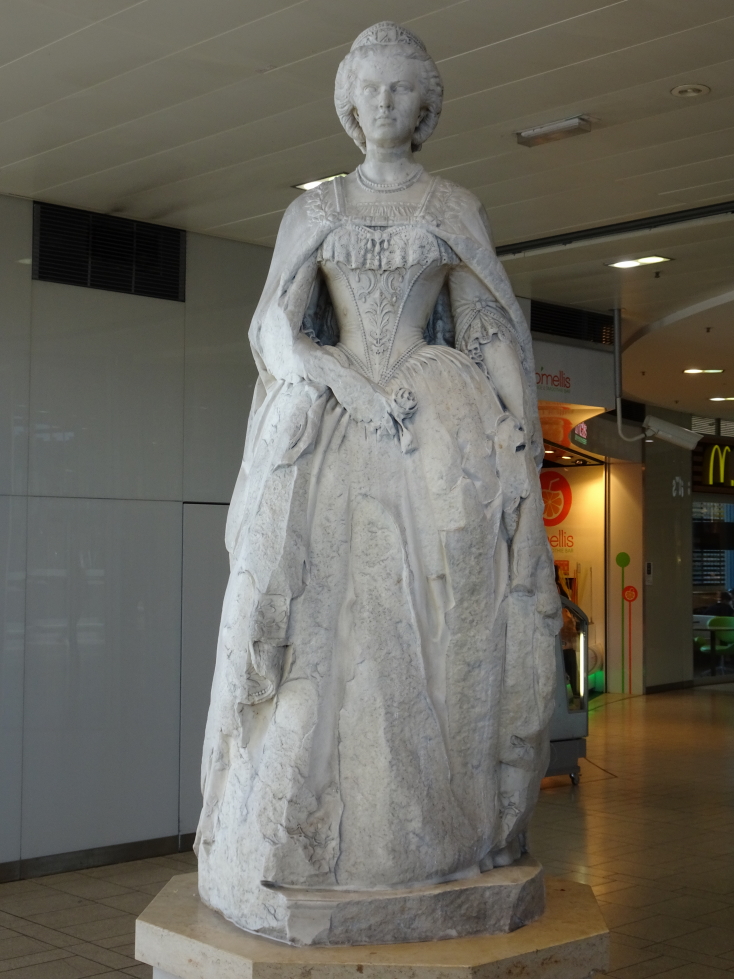 Statue in Wein Westbahnhof