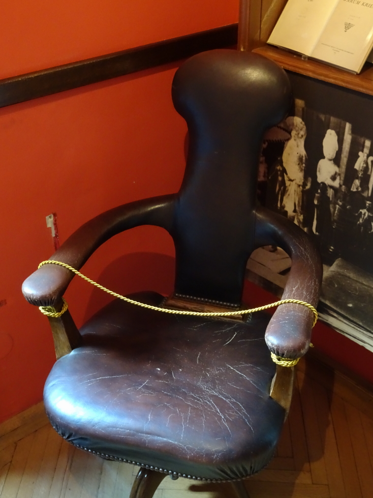 This chair makes me feel very uncomfortable!